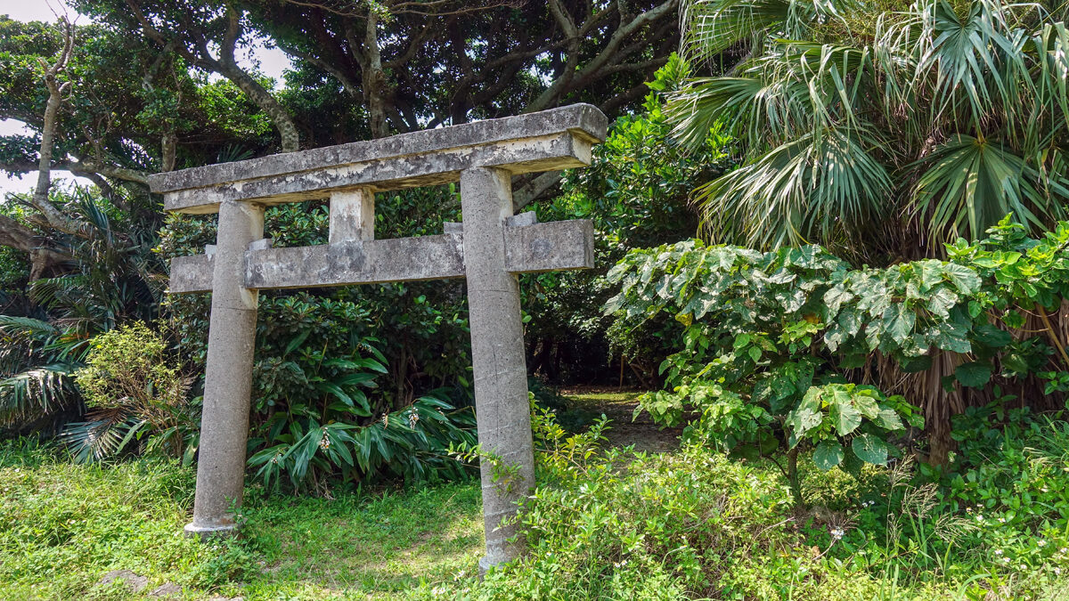 沖縄の地元占い師が厳選！ 片思いを成就させる縁結び神社3選